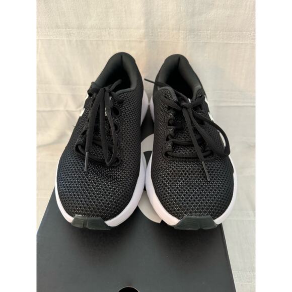 Under Armour Women's Charged Surge 4 Running Shoe Size 7 - Picture 1 of 6